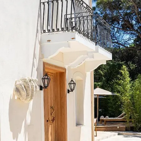 Le Clos De La Pinede Prestige B&B